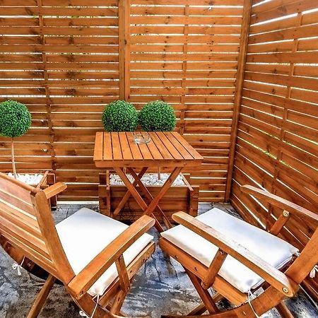 Lux Studio 11 With Yard In The Heart Of Athens Apartment Exterior photo
