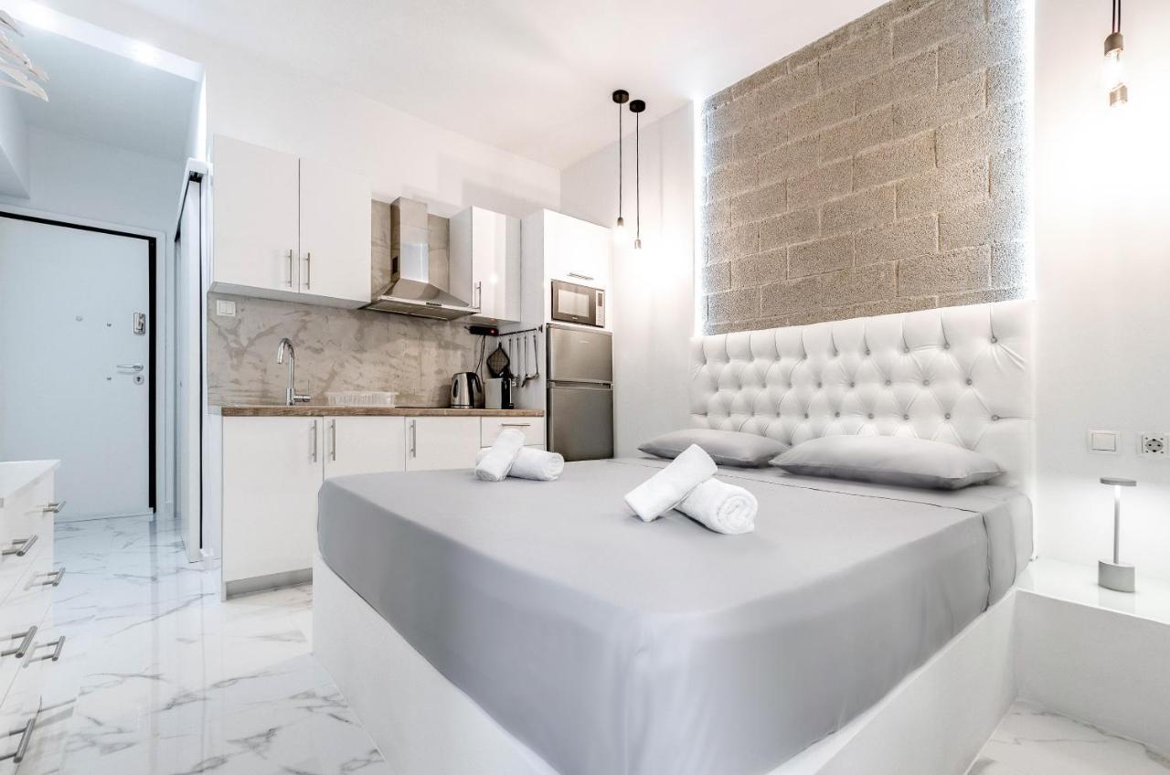 Lux Studio 11 With Yard In The Heart Of Athens Apartment Exterior photo
