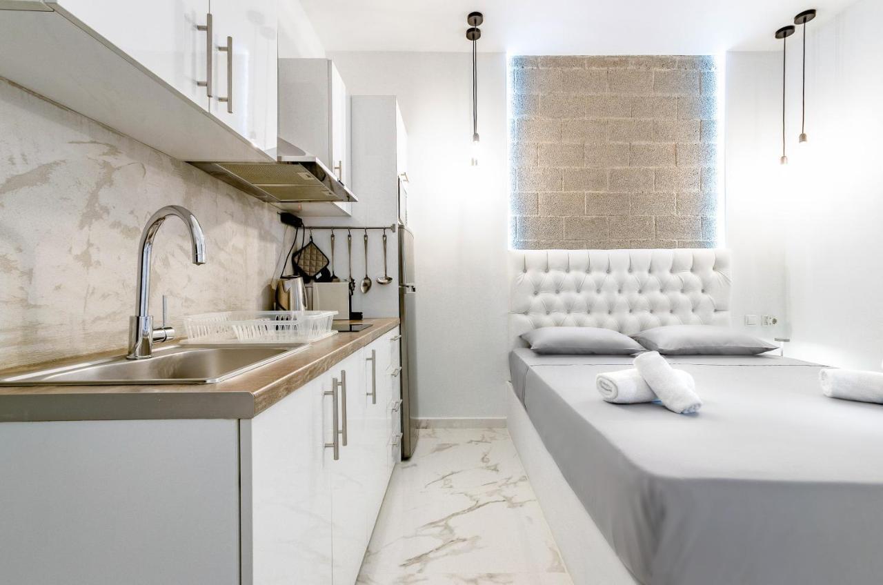 Lux Studio 11 With Yard In The Heart Of Athens Apartment Exterior photo
